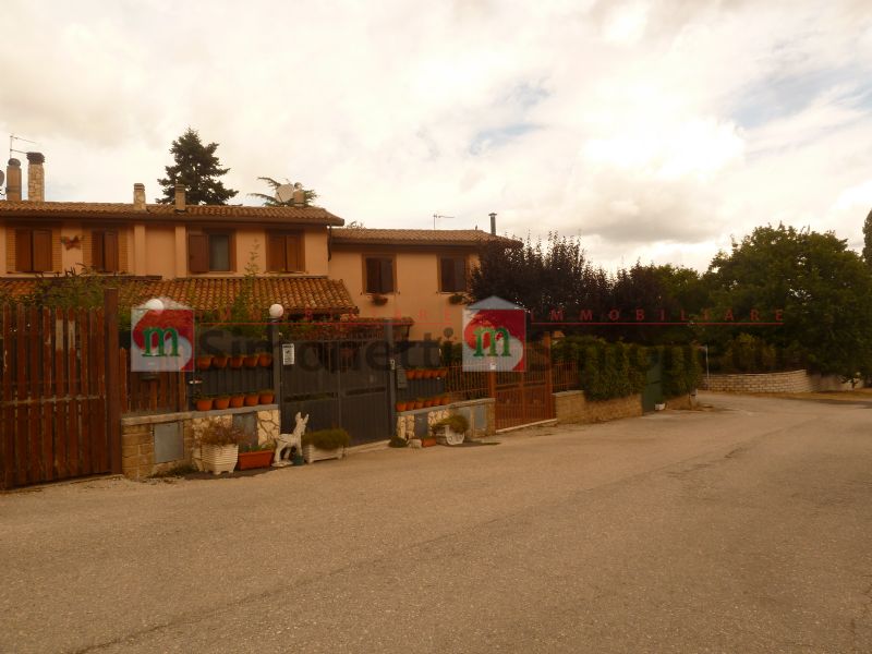 Villa a Schiera Rocca di Botte via portonaccio 79