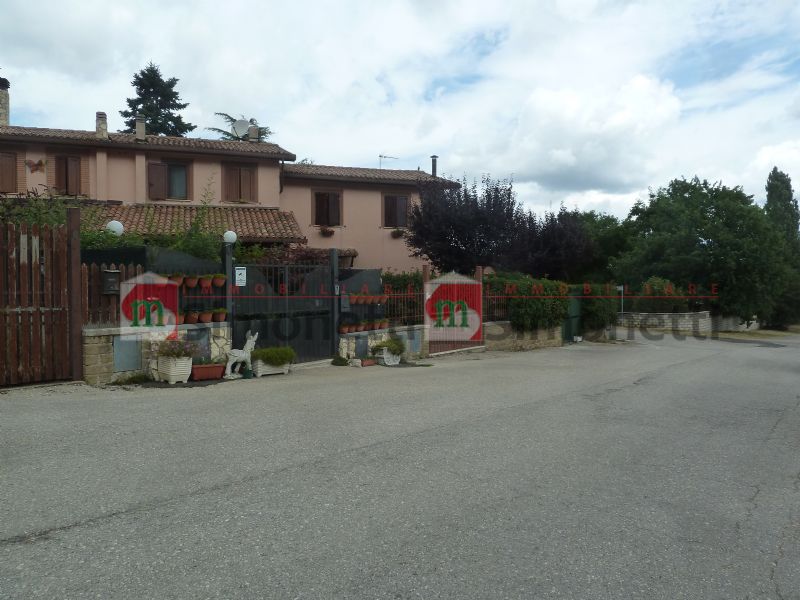 Villa a Schiera Rocca di Botte via portonaccio 79