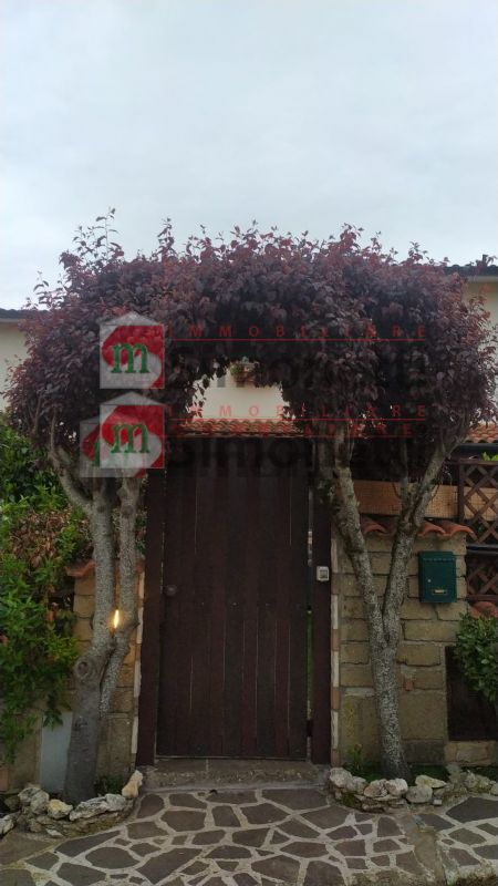Villa a Schiera Rocca di Botte via bonifacio graziani sc