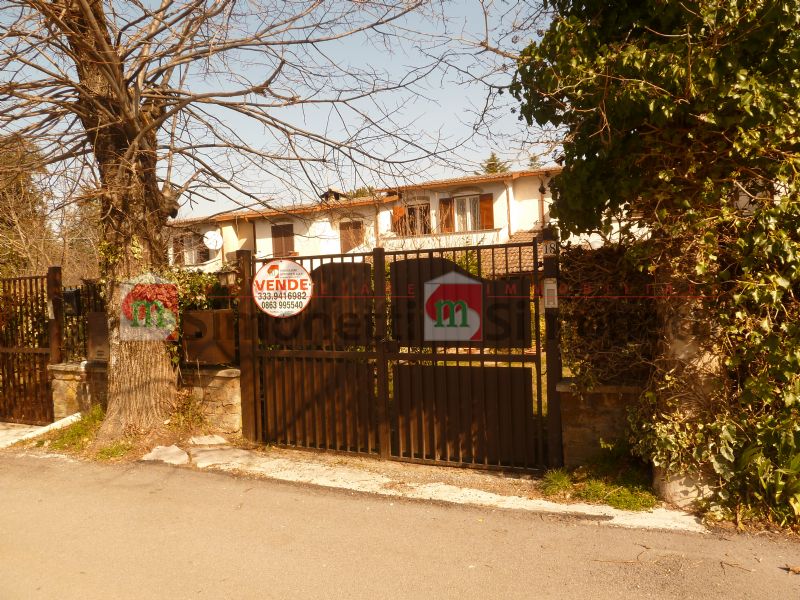 Villa a Schiera Rocca di Botte via BONIFACIO GRAZIANI 18