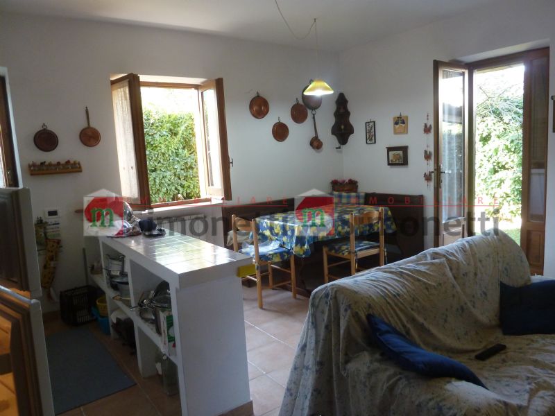 Villa a Schiera Rocca di Botte via valle stanghetta 18
