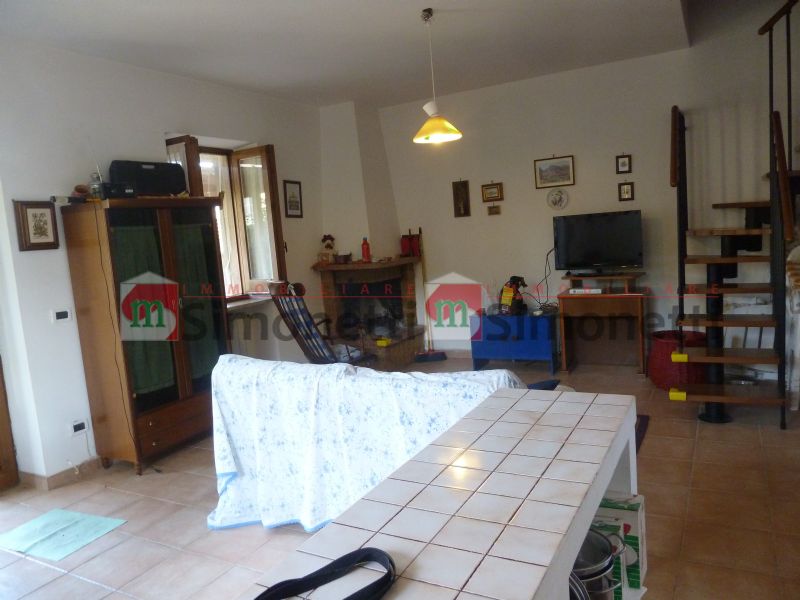 Villa a Schiera Rocca di Botte via valle stanghetta 18