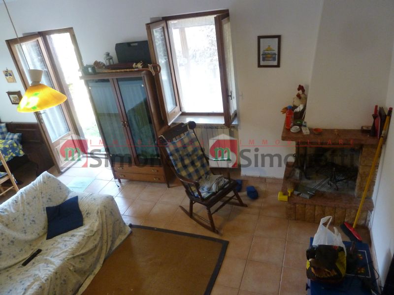 Villa a Schiera Rocca di Botte via valle stanghetta 18