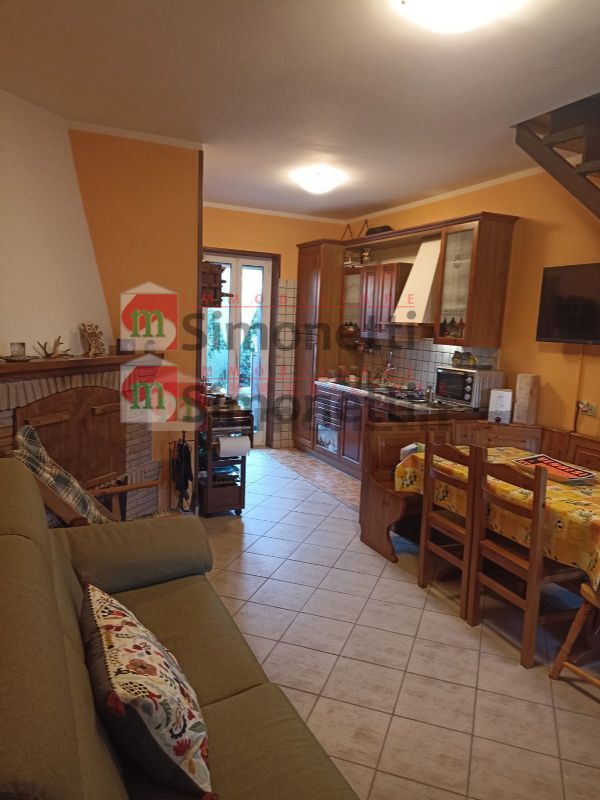 Villa a Schiera Rocca di Botte via bonifacio graziani sc