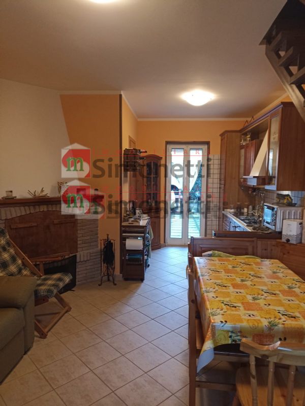 Villa a Schiera Rocca di Botte via bonifacio graziani sc