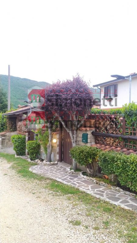 Villa a Schiera Rocca di Botte via bonifacio graziani sc
