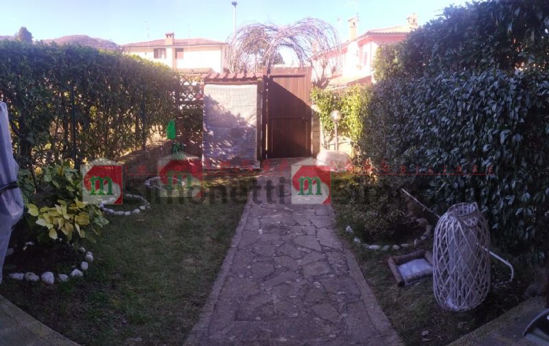 Villa a Schiera Rocca di Botte via bonifacio graziani sc