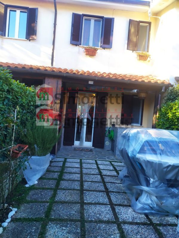 Villa a Schiera Rocca di Botte via bonifacio graziani sc