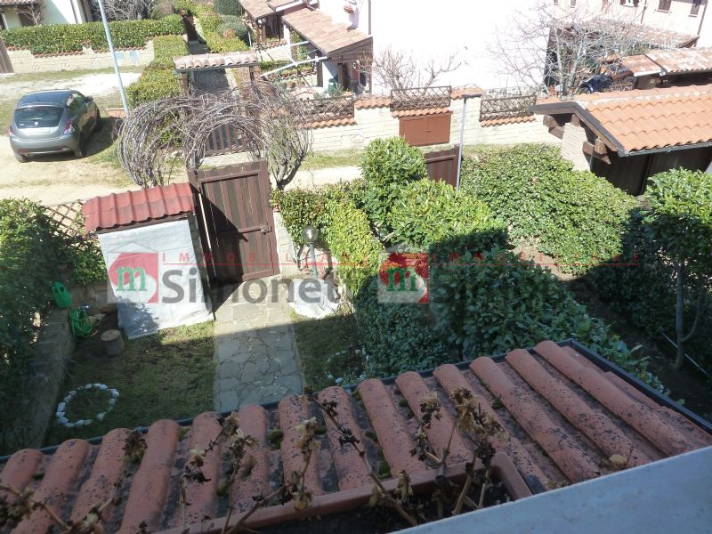 Villa a Schiera Rocca di Botte via bonifacio graziani sc