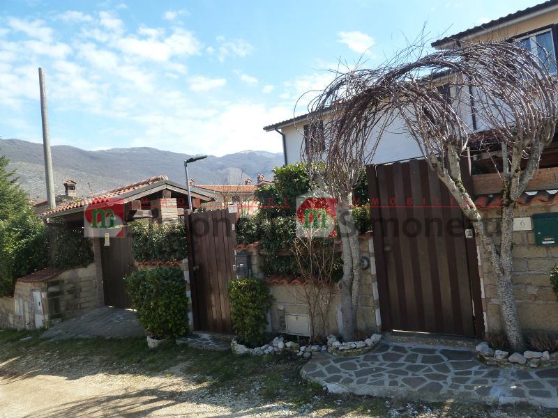 Villa a Schiera Rocca di Botte via bonifacio graziani sc