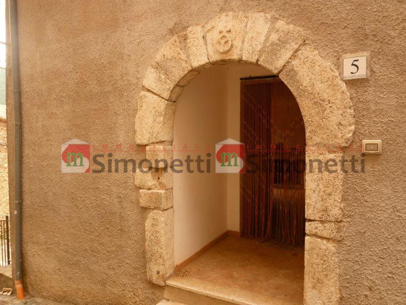 Casa indipendente Pereto via Garibaldi 5