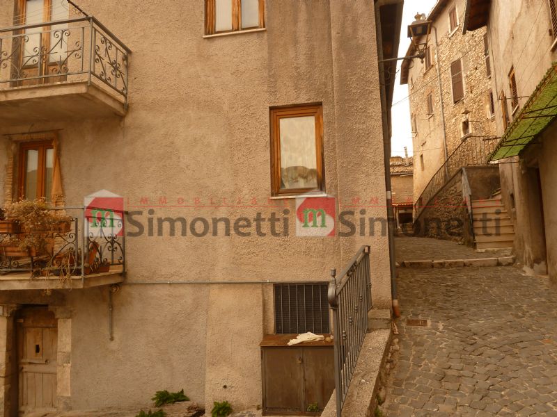 Casa indipendente Pereto via Garibaldi 5