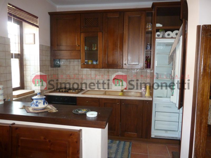 Villa a Schiera Rocca di Botte via della stanghetta 28