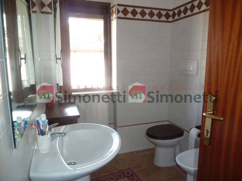 Villa a Schiera Rocca di Botte via della stanghetta 28