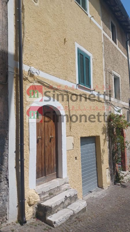 Appartamento Cineto Romano via umberto I 19