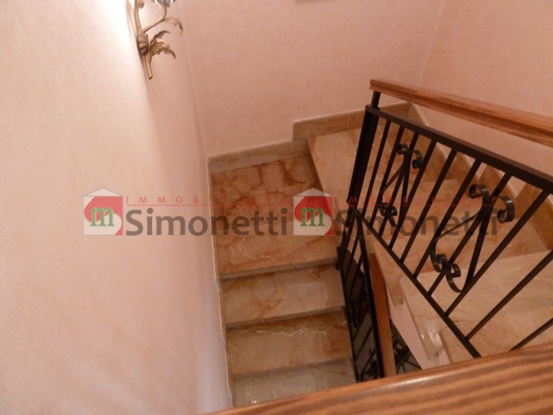 Porzione di casa Pereto piazzetta Cesare Battisti 5