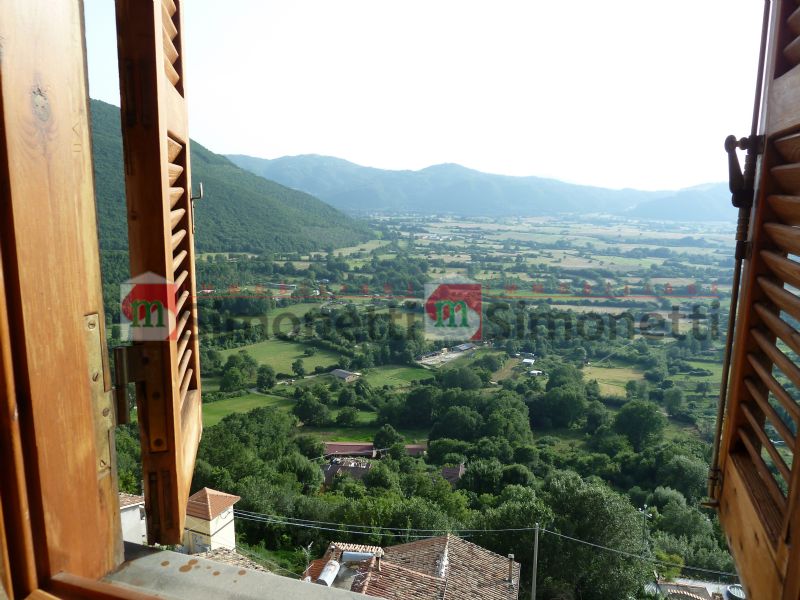 Porzione di casa Pereto piazzetta Cesare Battisti 5