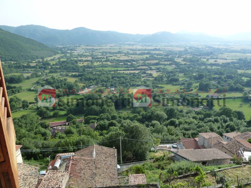 Porzione di casa Pereto piazzetta Cesare Battisti 5