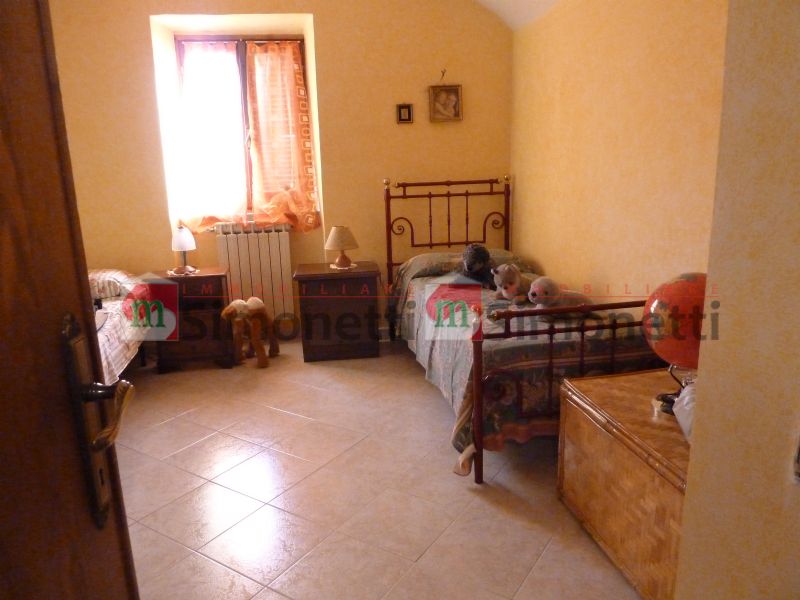Porzione di casa Pereto piazzetta Cesare Battisti 5