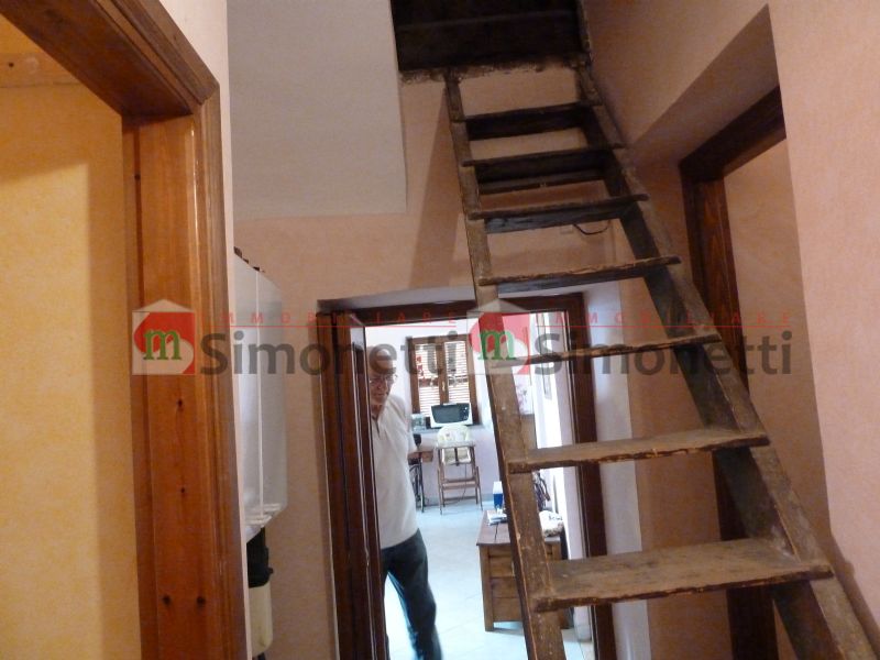 Porzione di casa Pereto piazzetta Cesare Battisti 5