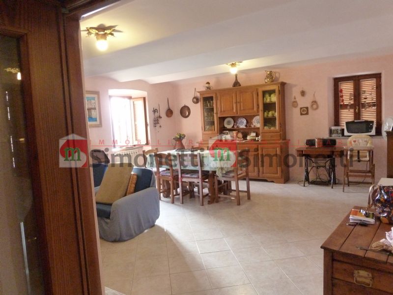 Porzione di casa Pereto piazzetta Cesare Battisti 5
