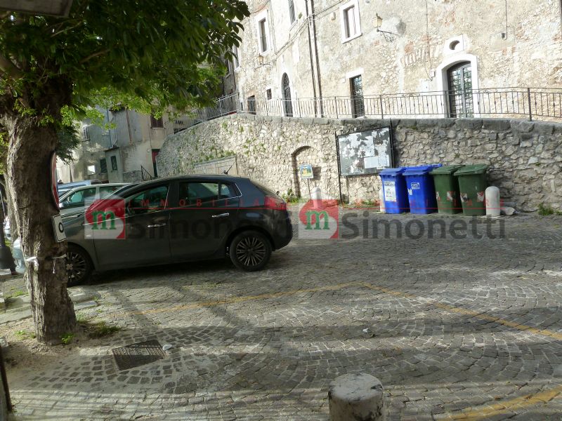 Porzione di casa Pereto piazzetta Cesare Battisti 5