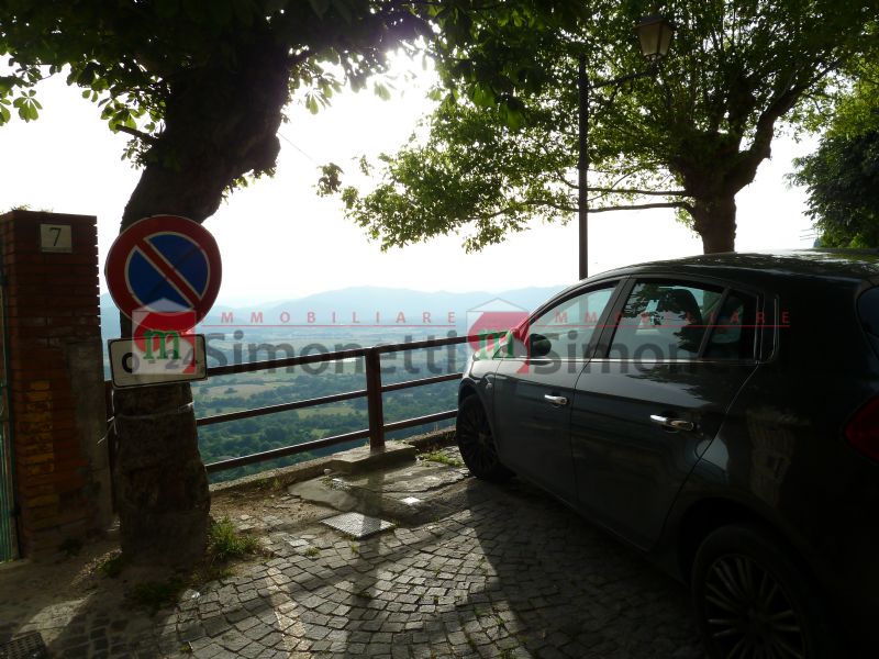 Porzione di casa Pereto piazzetta Cesare Battisti 5