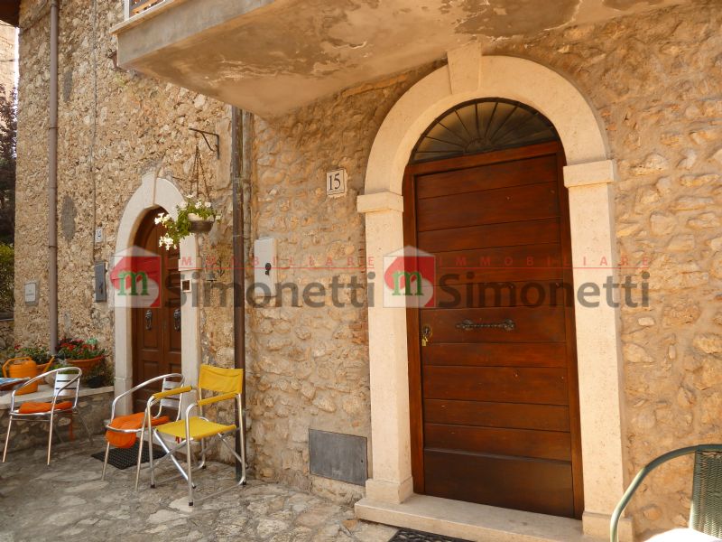 Stabile Palazzo Pereto piazzetta Maccafani 15