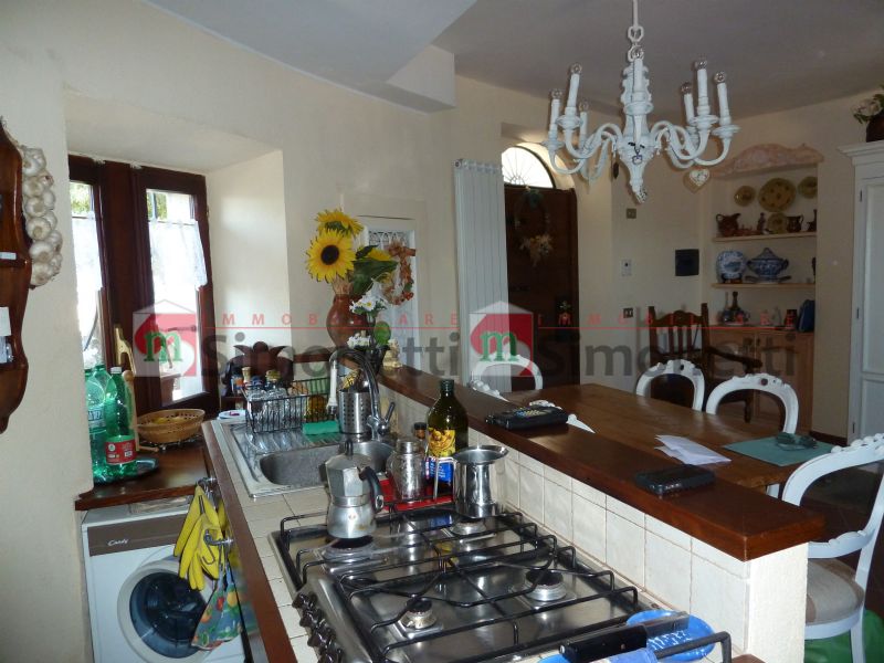 Stabile Palazzo Pereto piazzetta Maccafani 15