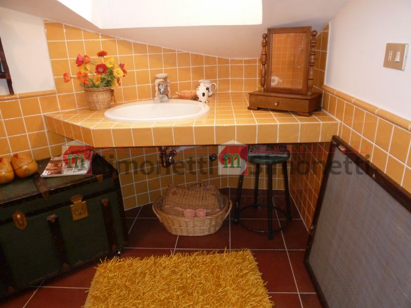 Stabile Palazzo Pereto piazzetta Maccafani 15