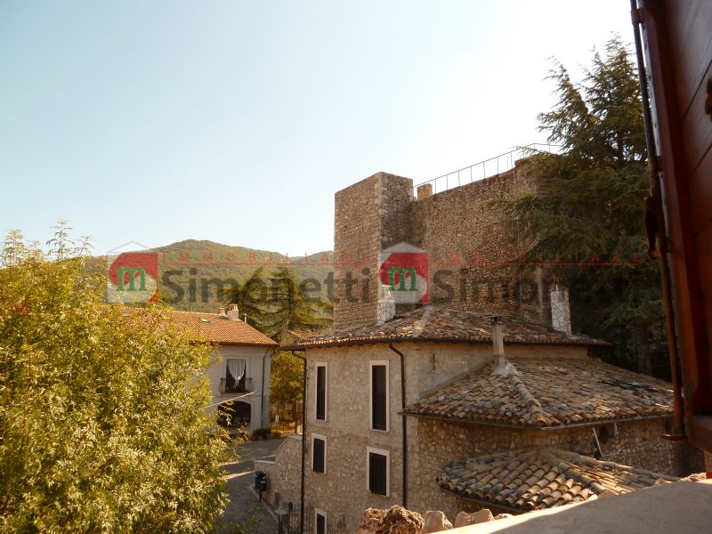 Stabile Palazzo Pereto piazzetta Maccafani 15