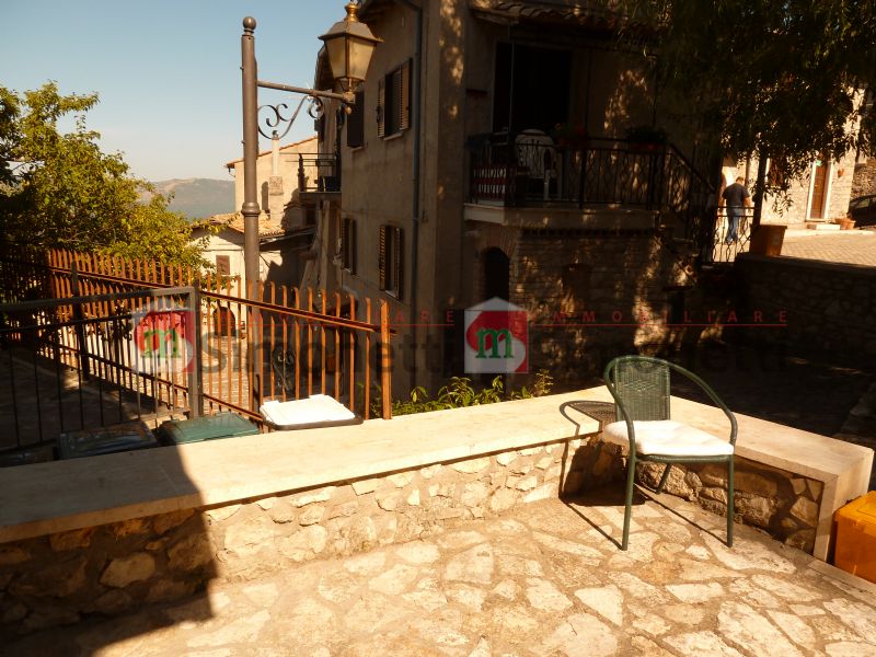 Stabile Palazzo Pereto piazzetta Maccafani 15