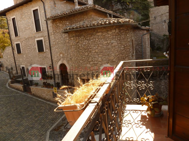 Stabile Palazzo Pereto piazza Maccafani 15