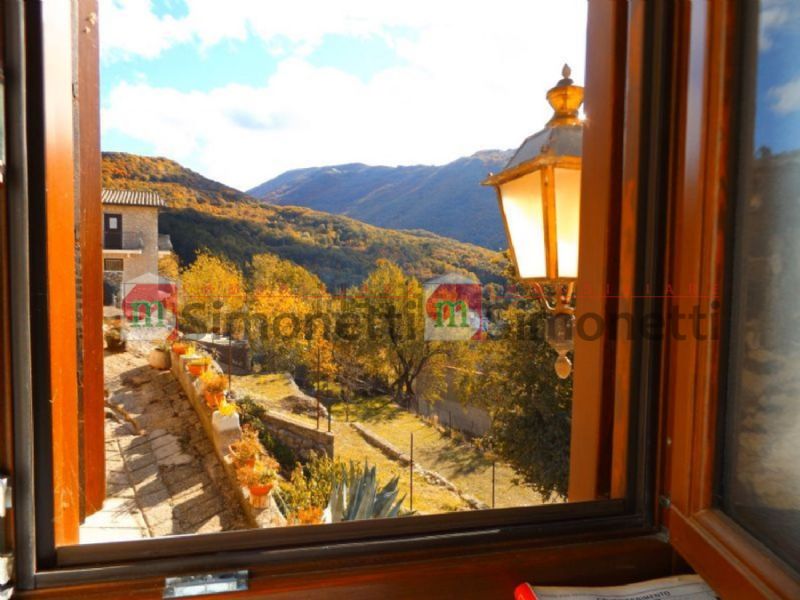 Casa indipendente Pereto via delle piagge 19