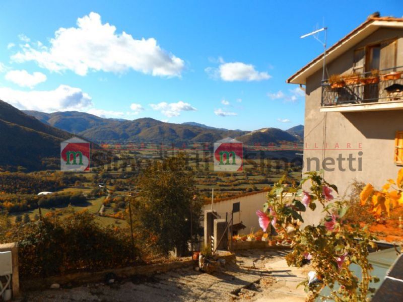 Casa indipendente Pereto via delle piagge 19