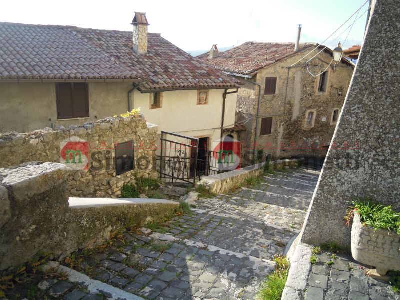 Casa indipendente Pereto via delle piagge 19
