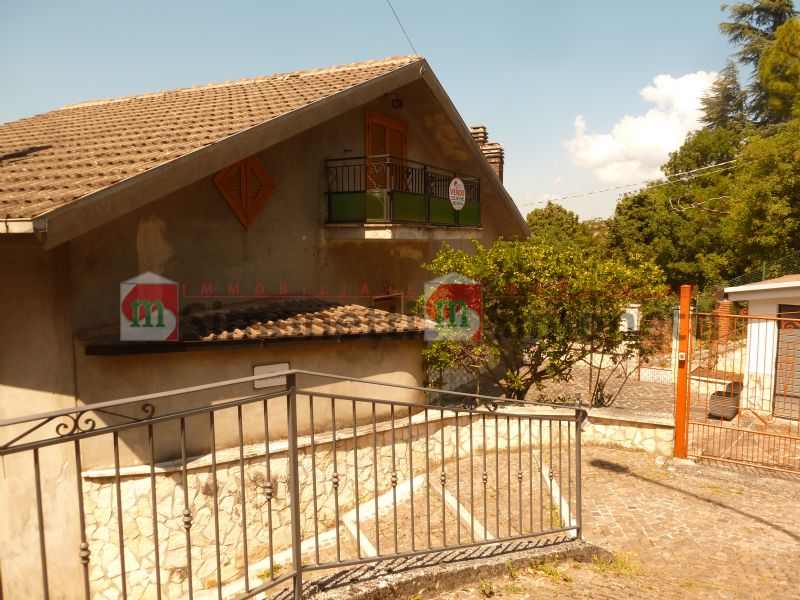 Casa indipendente Pereto via BORGO MODENA 15