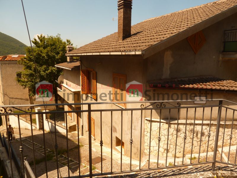 Casa indipendente Pereto via BORGO MODENA 15