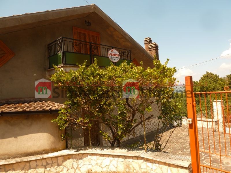 Casa indipendente Pereto via BORGO MODENA 15