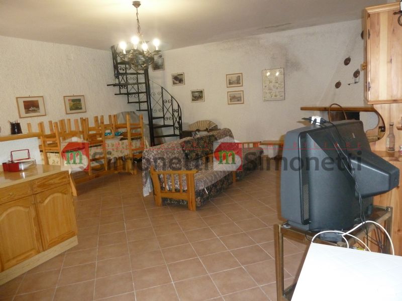 Villa a Schiera Rocca di Botte via BONIFACIO GRAZIANI 18