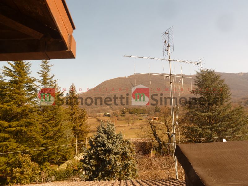 Villa a Schiera Rocca di Botte via BONIFACIO GRAZIANI 18