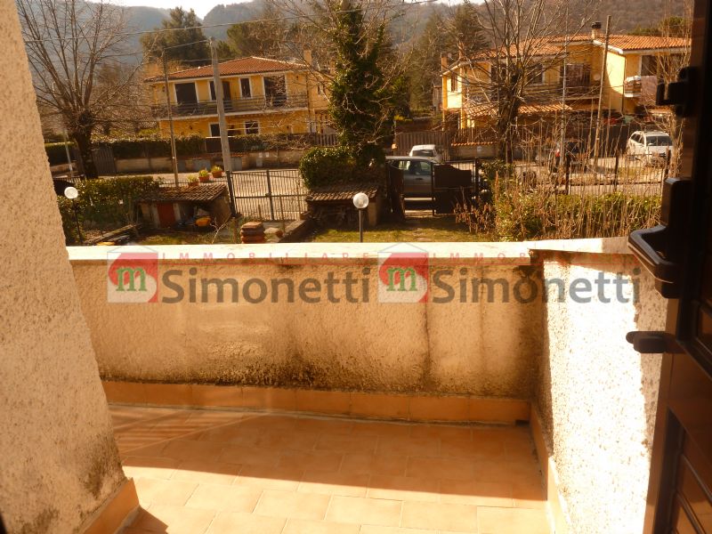 Villa a Schiera Rocca di Botte via BONIFACIO GRAZIANI 18