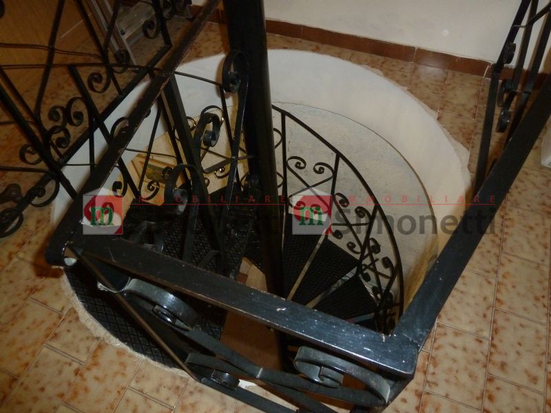 Villa a Schiera Rocca di Botte via BONIFACIO GRAZIANI 18
