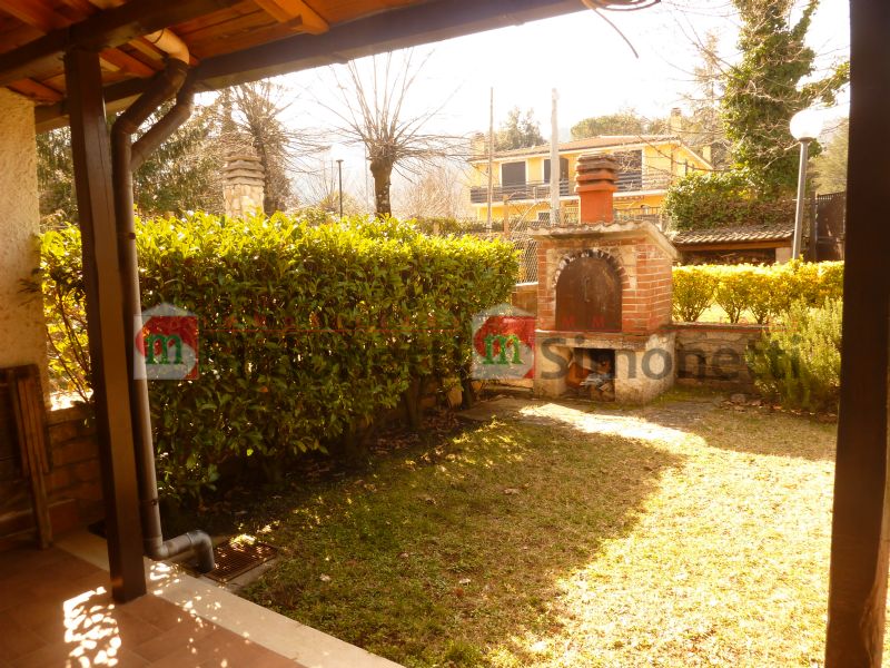 Villa a Schiera Rocca di Botte via BONIFACIO GRAZIANI 18