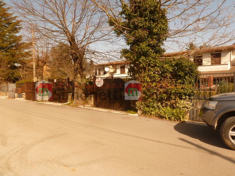 Villa a Schiera Rocca di Botte via BONIFACIO GRAZIANI 18